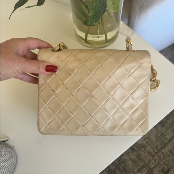 Chanel vintage handbag with chain strap. - Picture 5 of 14